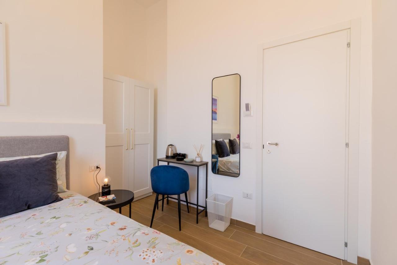 Blu Parthenope Suites Naples Extérieur photo